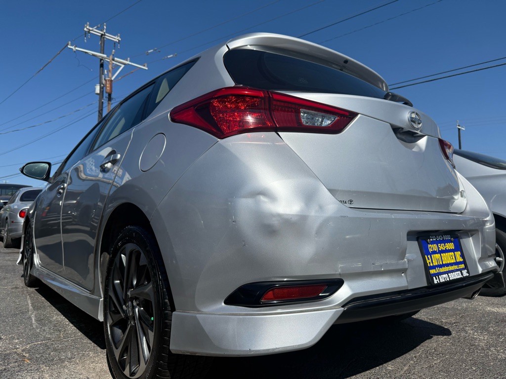 2016 Toyota Corolla Image 2