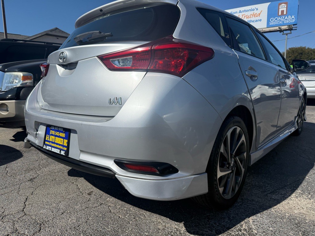 2016 Toyota Corolla Image 4