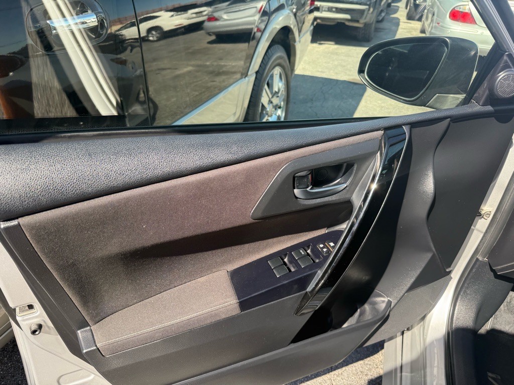 2016 Toyota Corolla Image 12