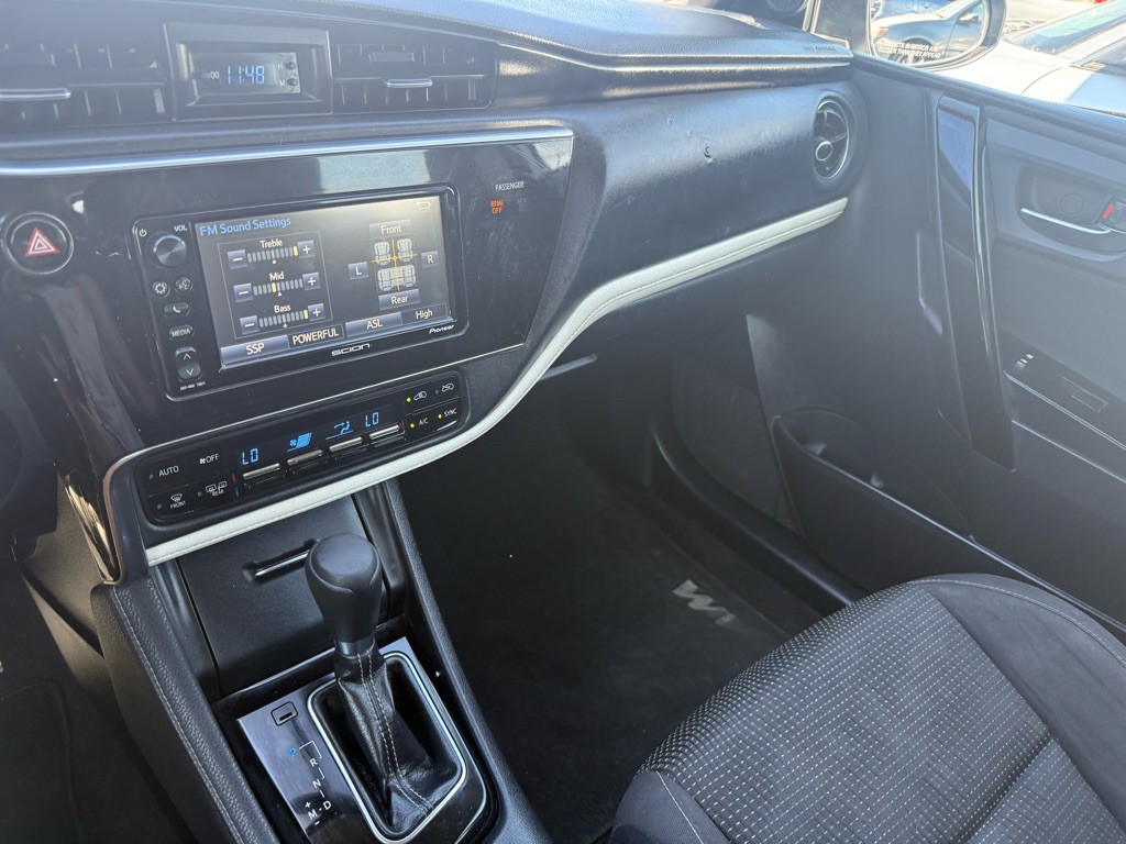 2016 Toyota Corolla Image 25