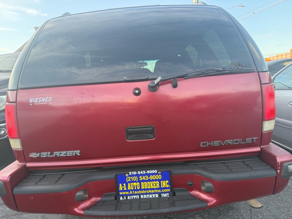 1999 Chevrolet Blazer Image 3