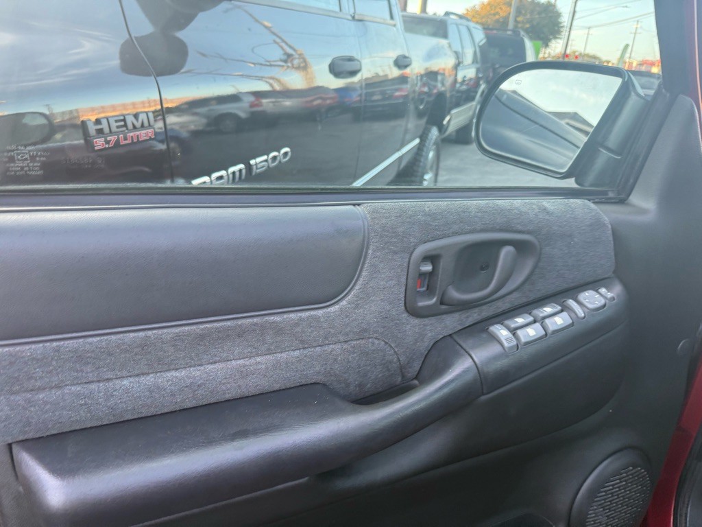 1999 Chevrolet Blazer Image 14