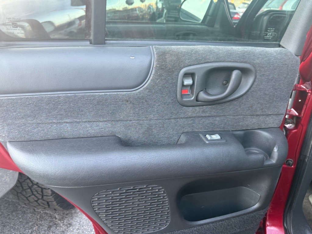 1999 Chevrolet Blazer Image 17