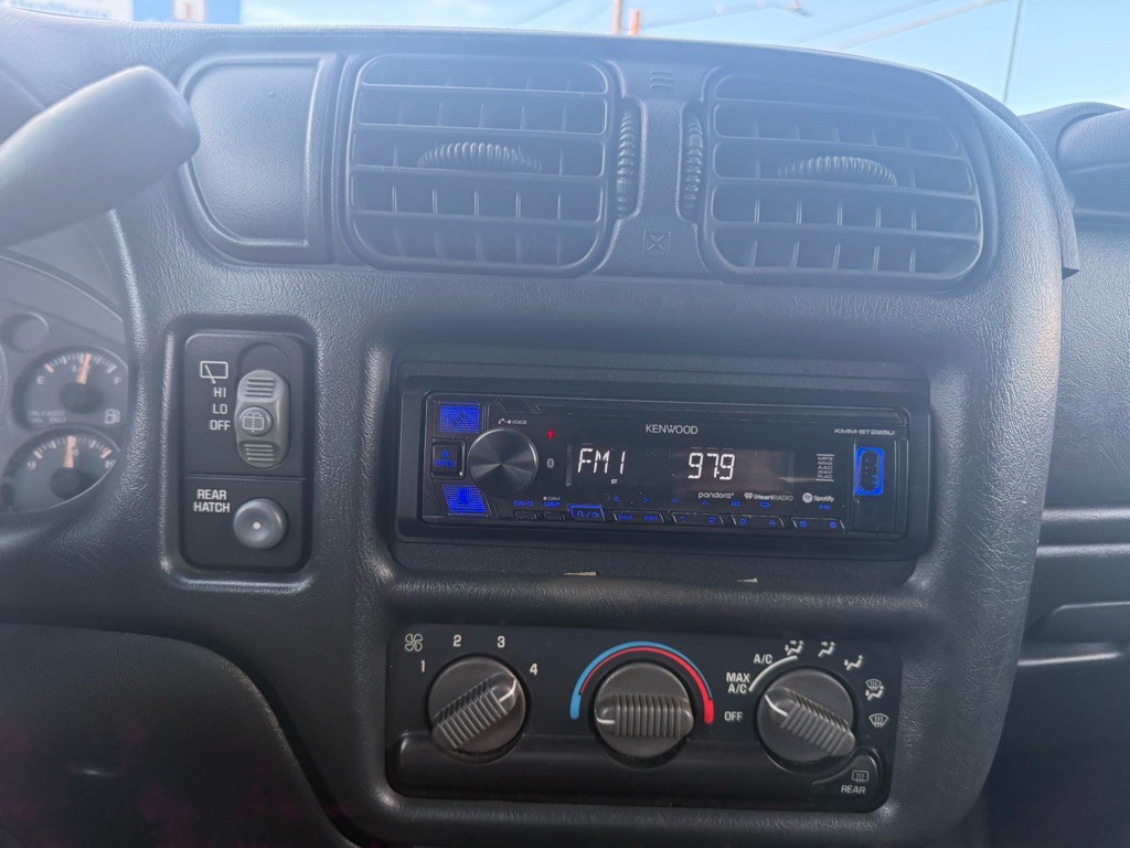 1999 Chevrolet Blazer Image 29