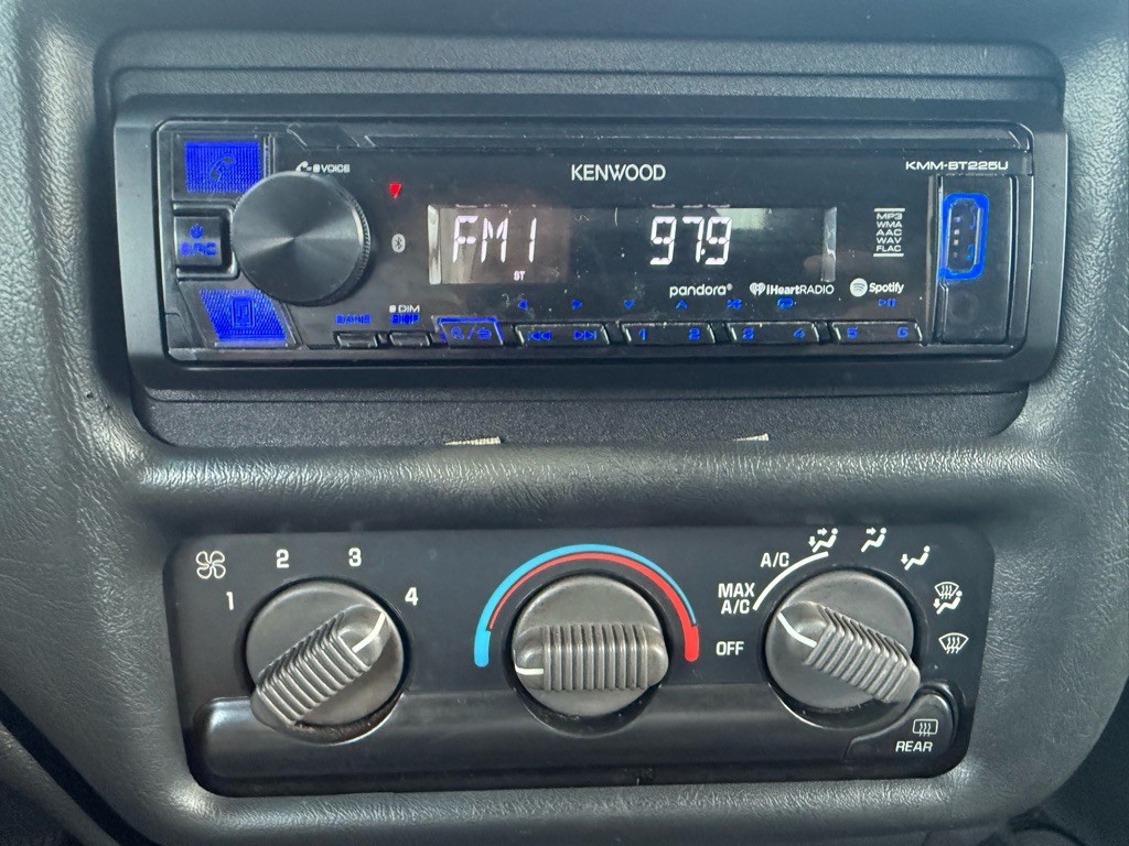 1999 Chevrolet Blazer Image 32