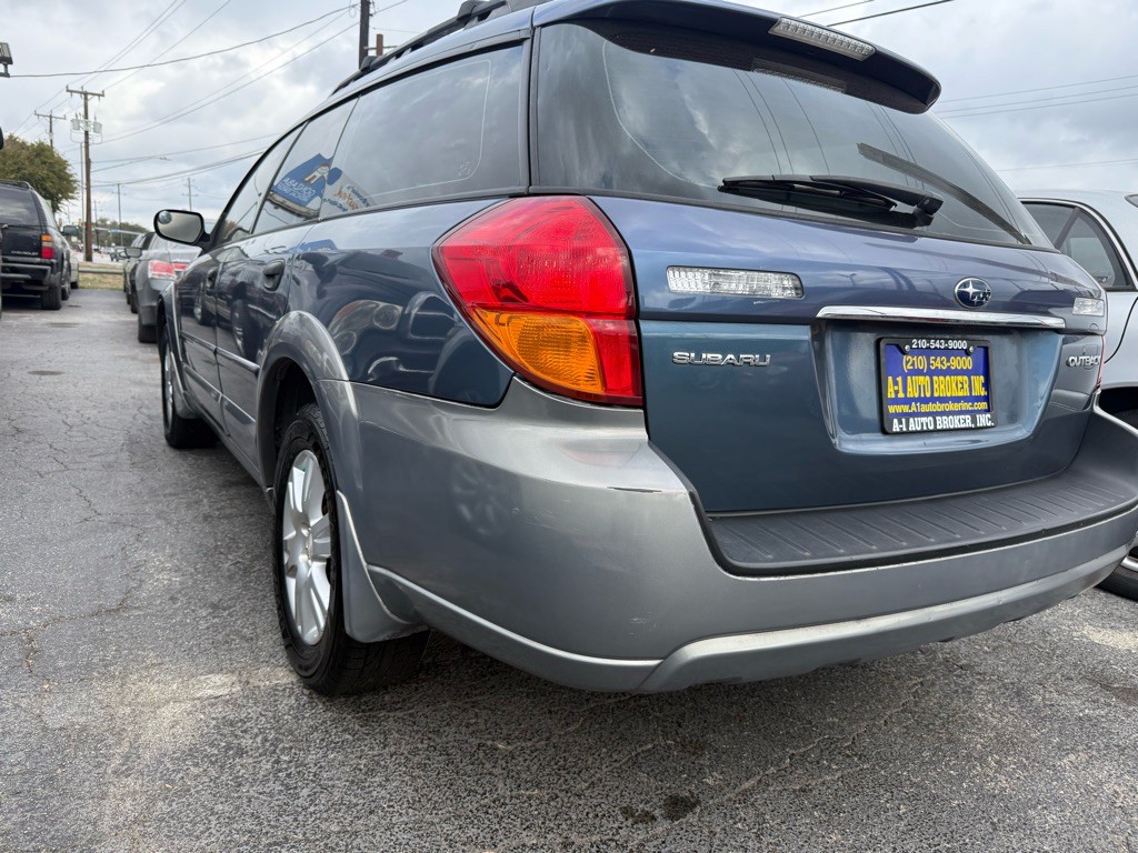 2005 Subaru Legacy Image 2