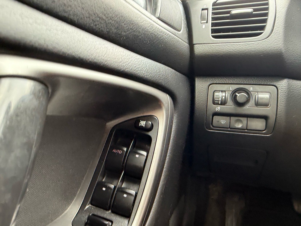 2005 Subaru Legacy Image 34