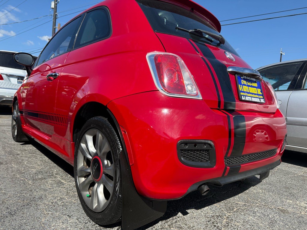 2015 FIAT 500 Image 2