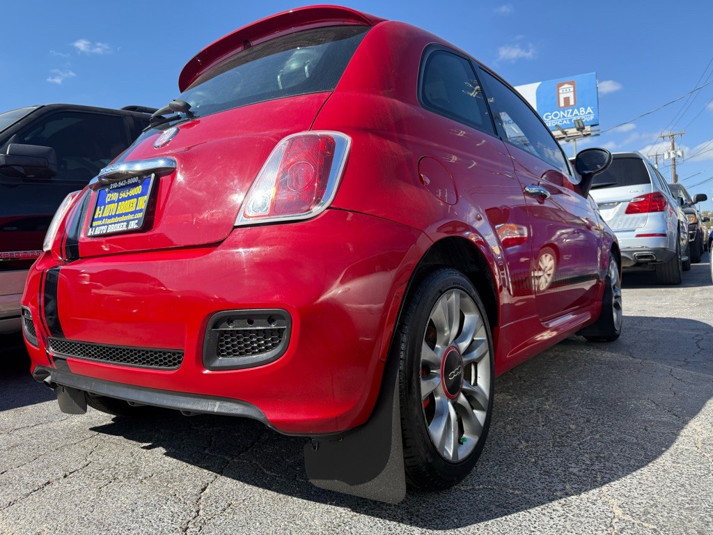 2015 FIAT 500 Image 4