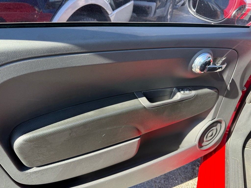 2015 FIAT 500 Image 12