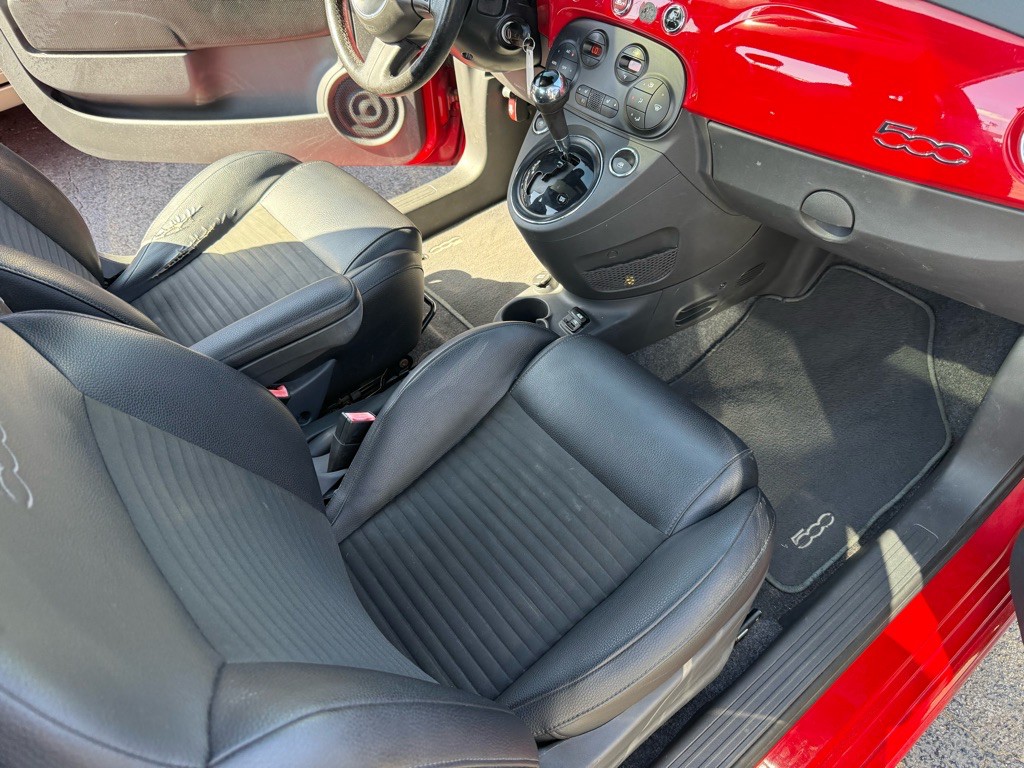 2015 FIAT 500 Image 21