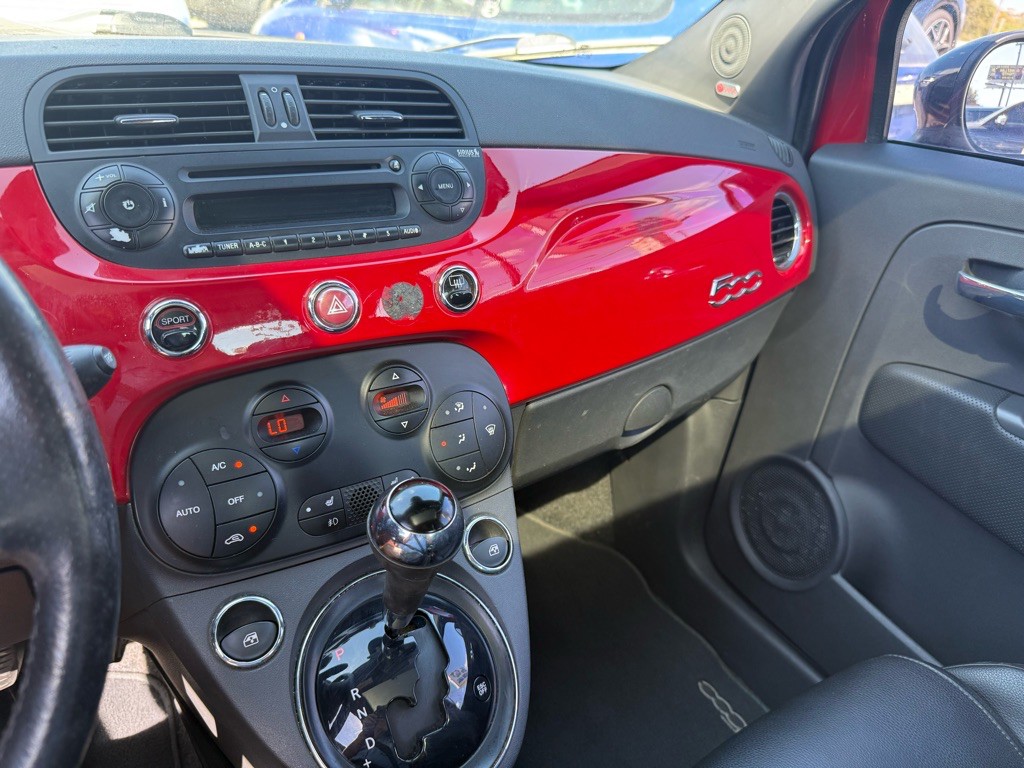 2015 FIAT 500 Image 30