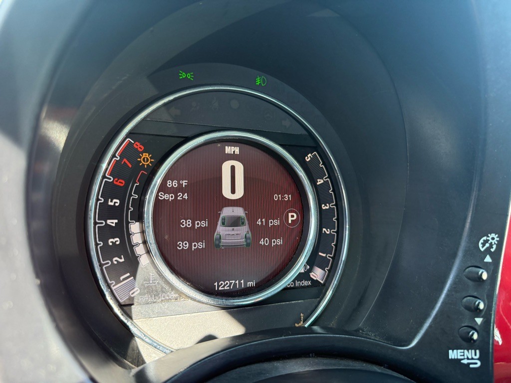 2015 FIAT 500 Image 35