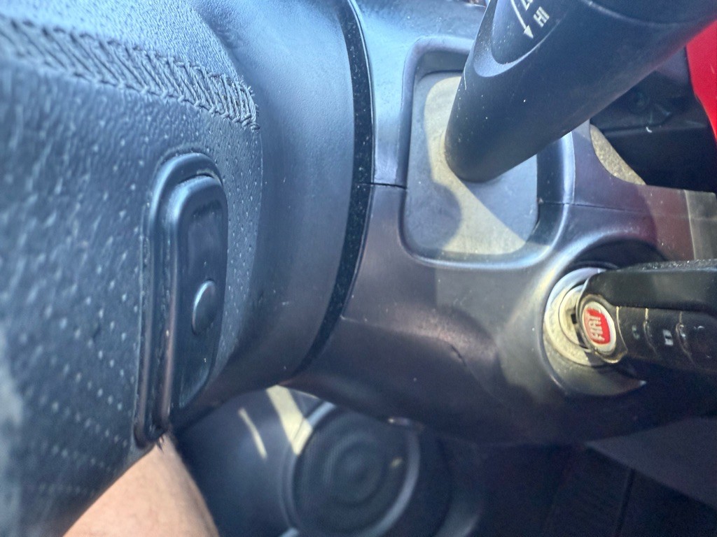 2015 FIAT 500 Image 40