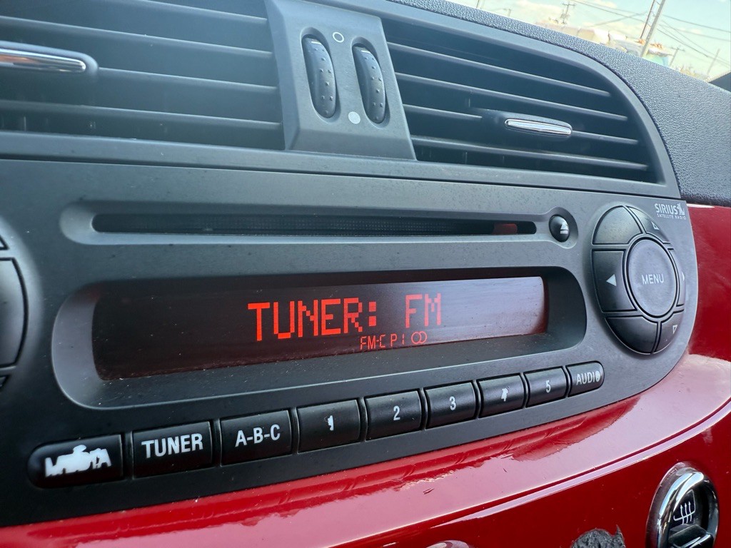 2015 FIAT 500 Image 41