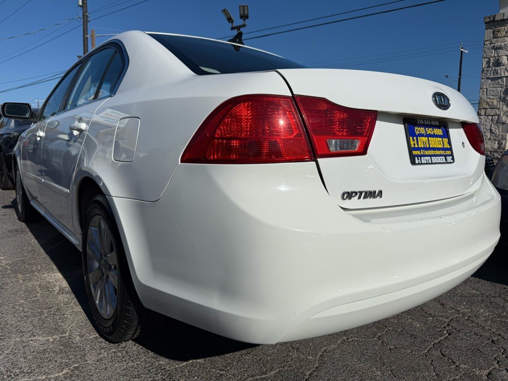 2010 Kia Optima Image 2