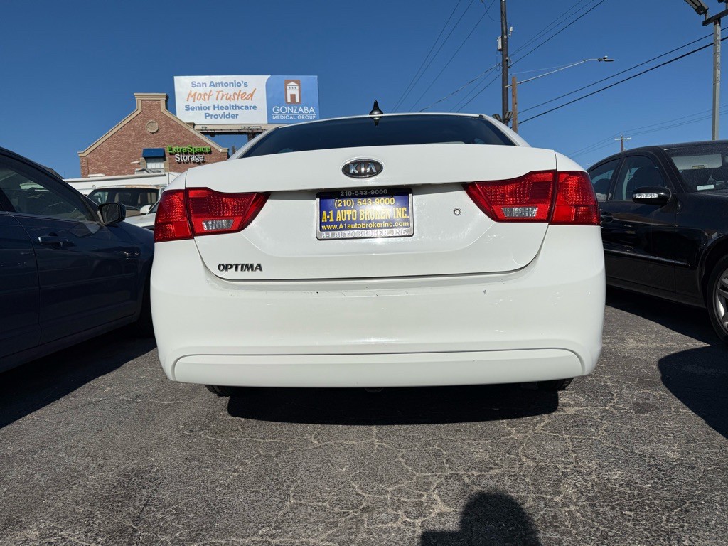 2010 Kia Optima Image 3