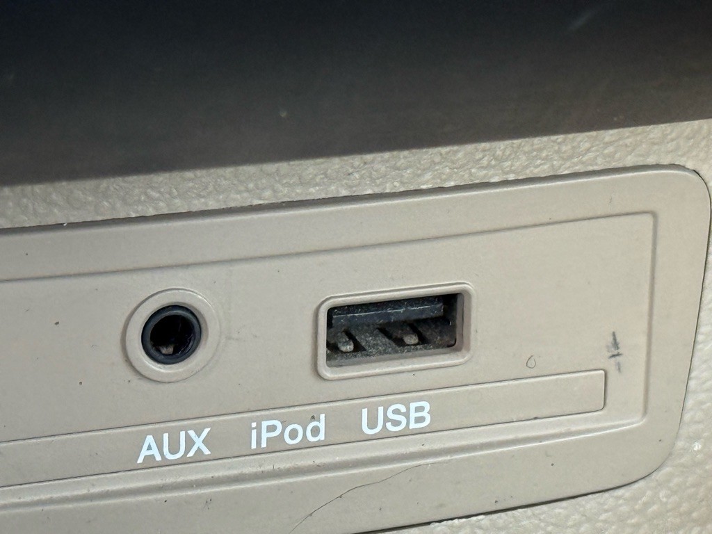 2010 Kia Optima Image 8