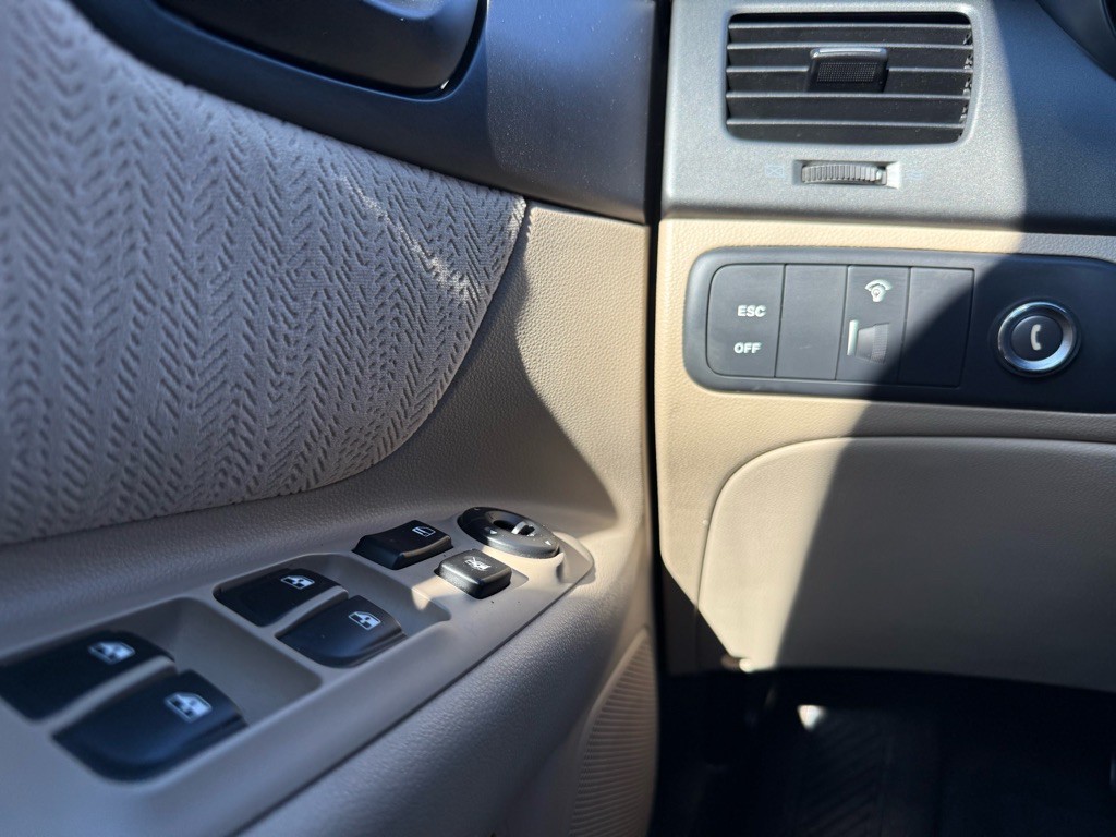 2010 Kia Optima Image 21