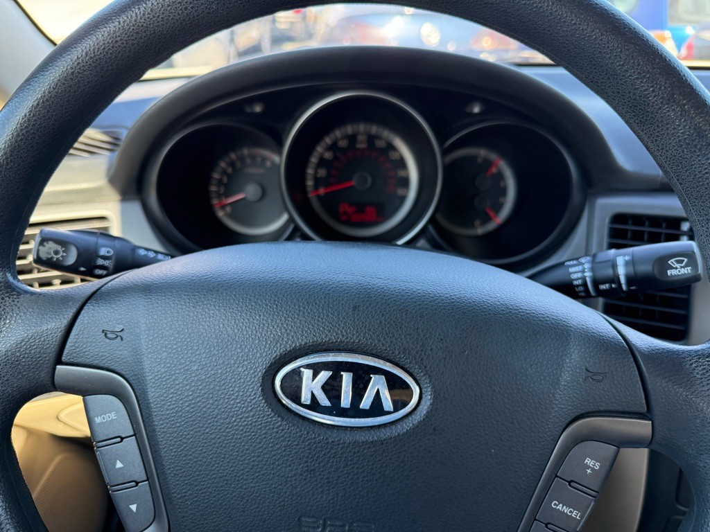 2010 Kia Optima Image 24