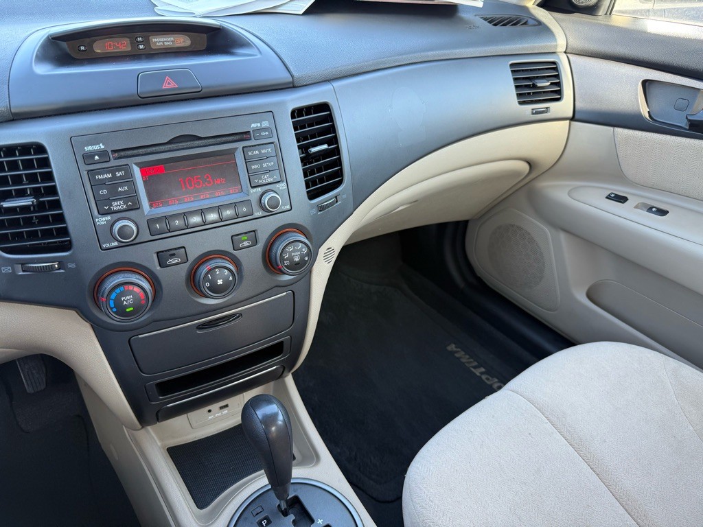 2010 Kia Optima Image 25