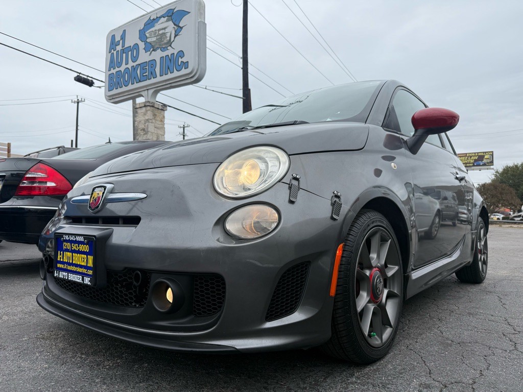 2013 FIAT 500 Image 1