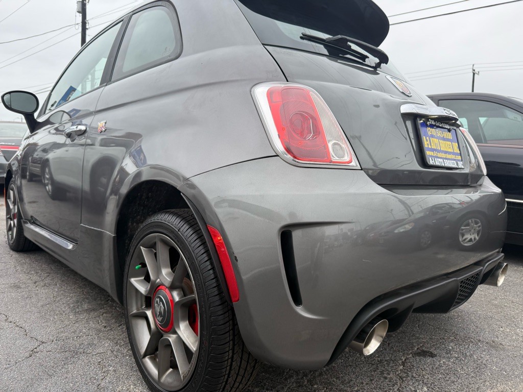 2013 FIAT 500 Image 2