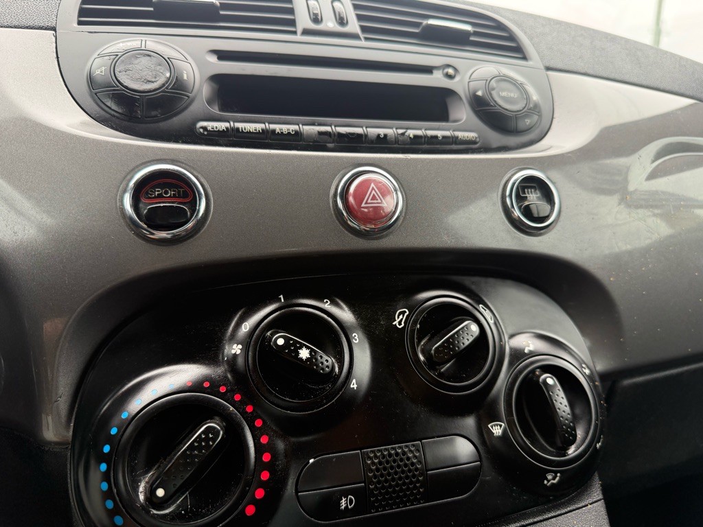 2013 FIAT 500 Image 19