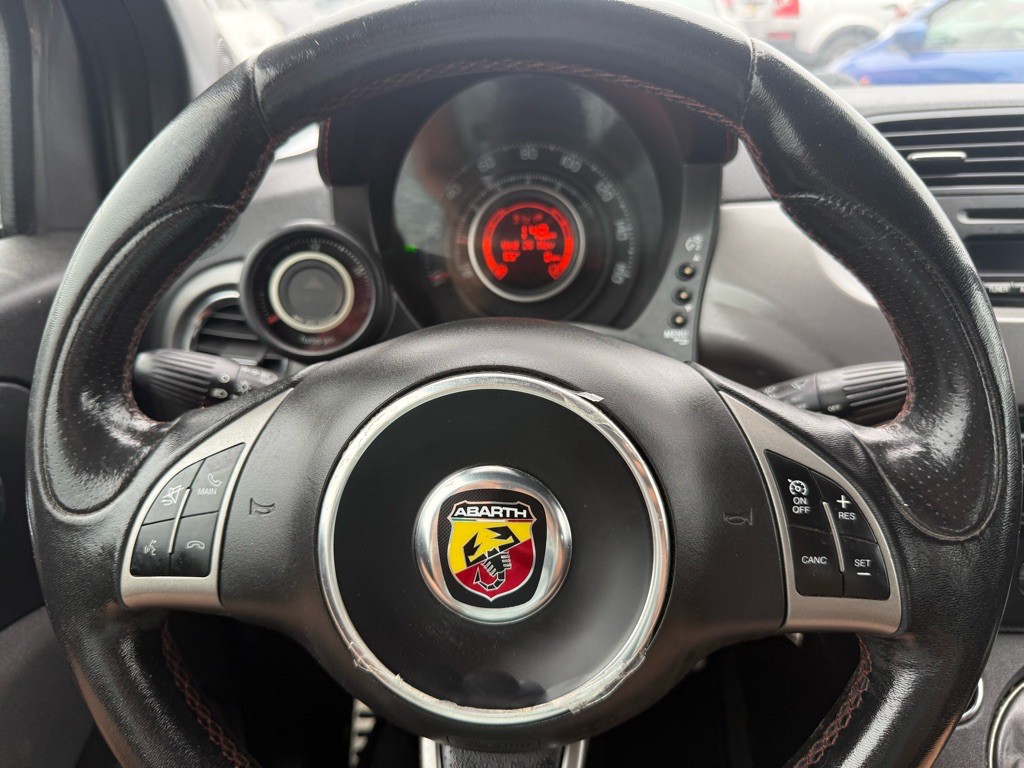 2013 FIAT 500 Image 21