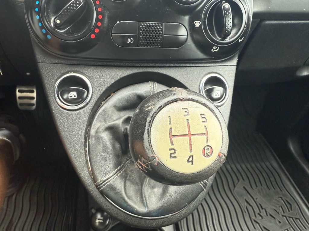 2013 FIAT 500 Image 31