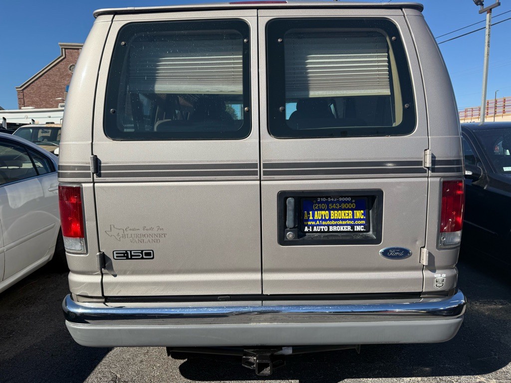 2001 Ford Econoline Image 3