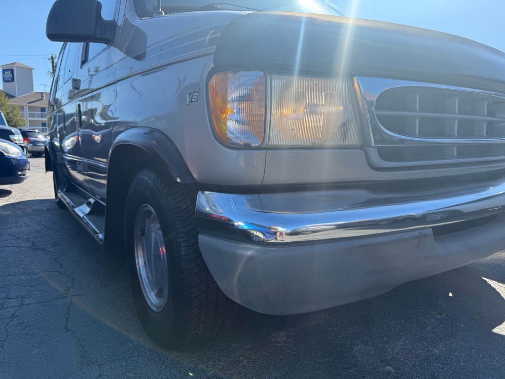 2001 Ford Econoline Image 5