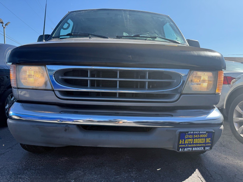 2001 Ford Econoline Image 6