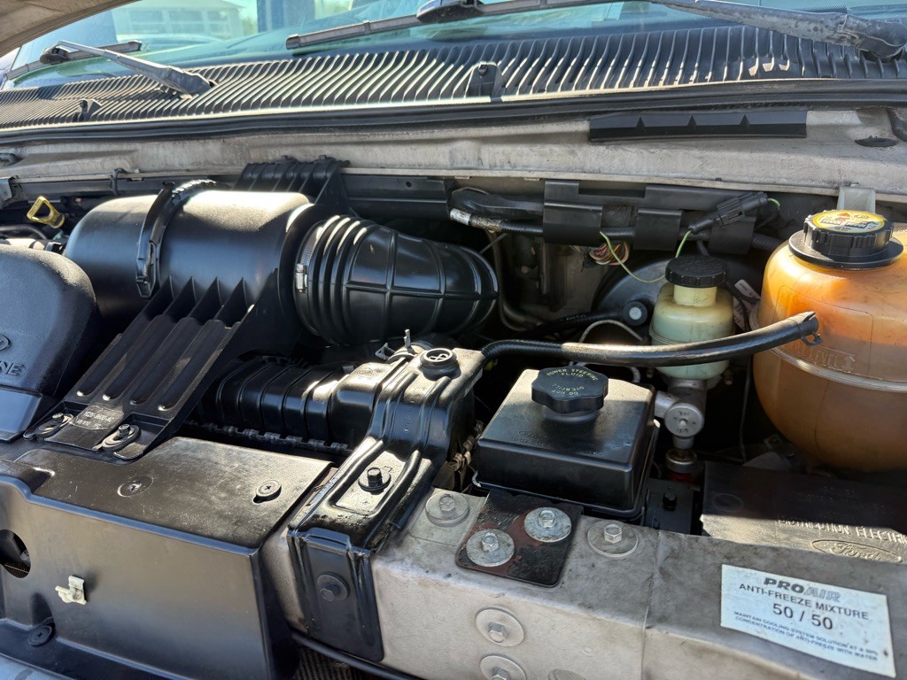 2001 Ford Econoline Image 8