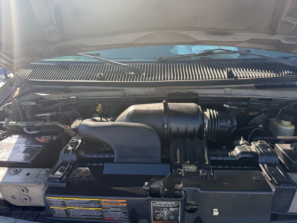 2001 Ford Econoline Image 9