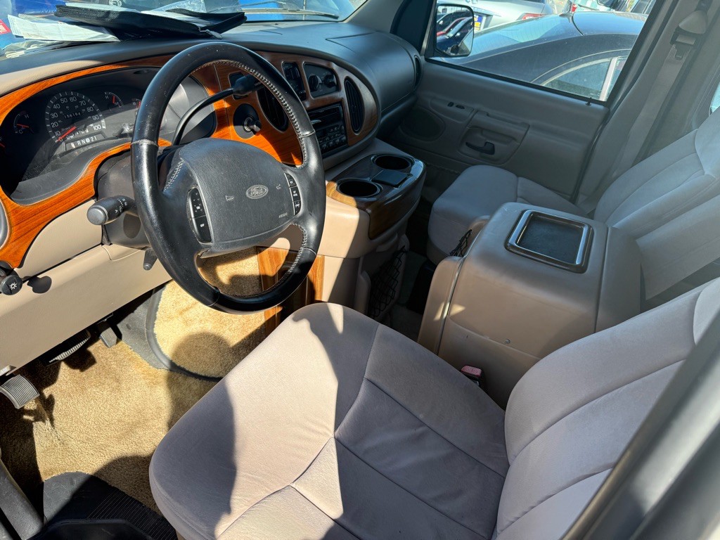 2001 Ford Econoline Image 10