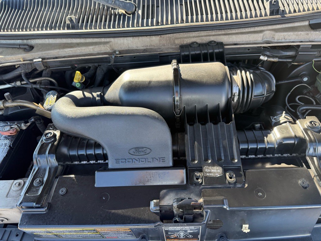 2001 Ford Econoline Image 13