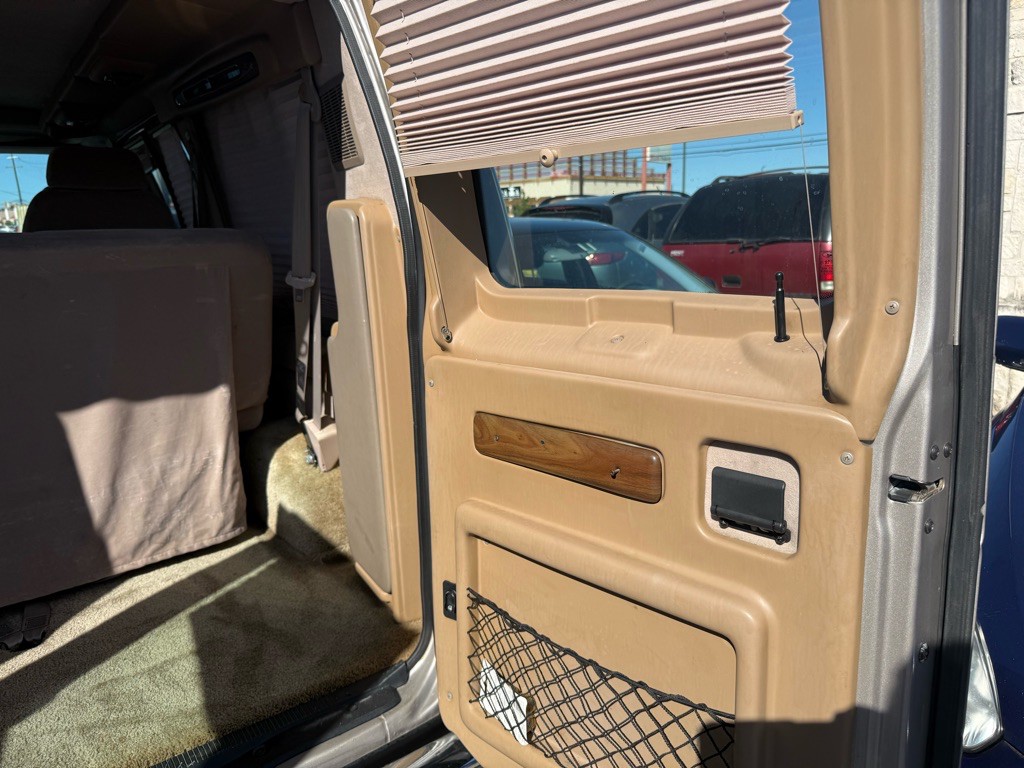 2001 Ford Econoline Image 15