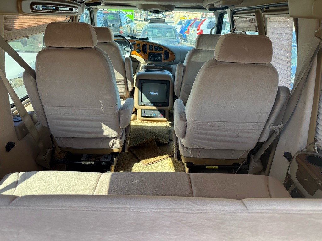 2001 Ford Econoline Image 16