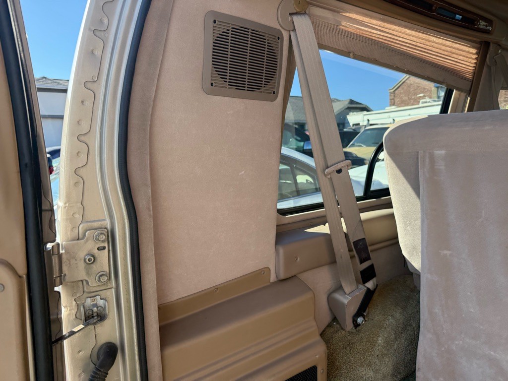2001 Ford Econoline Image 17