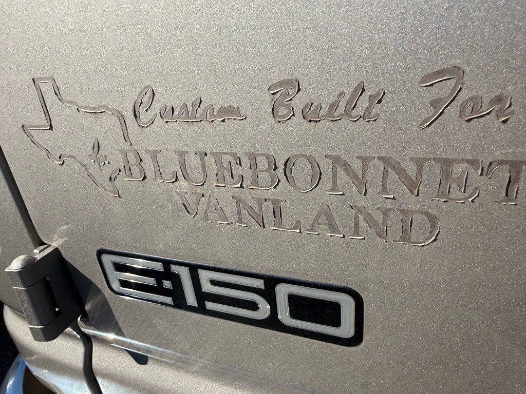 2001 Ford Econoline Image 21