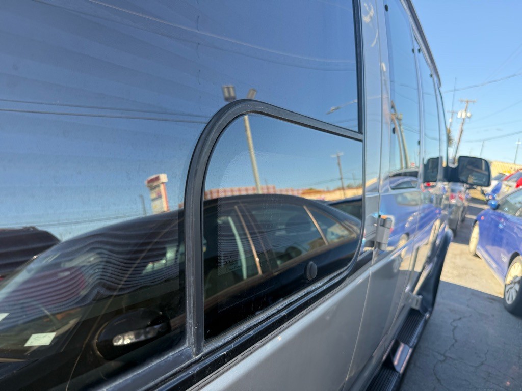 2001 Ford Econoline Image 22