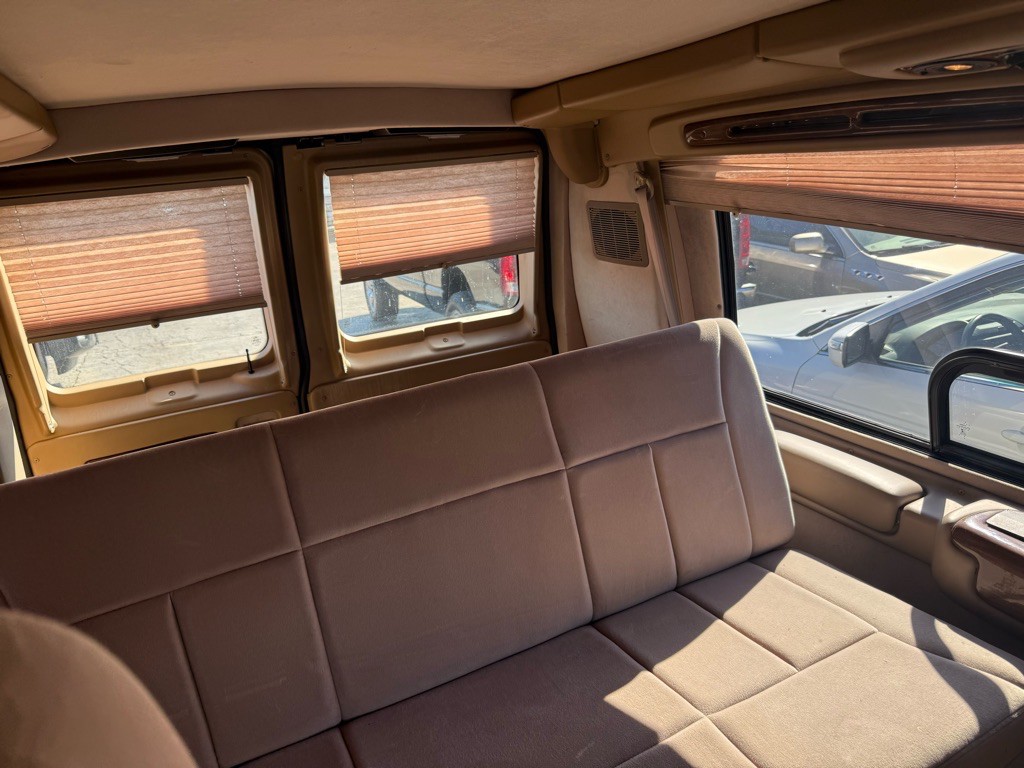 2001 Ford Econoline Image 25