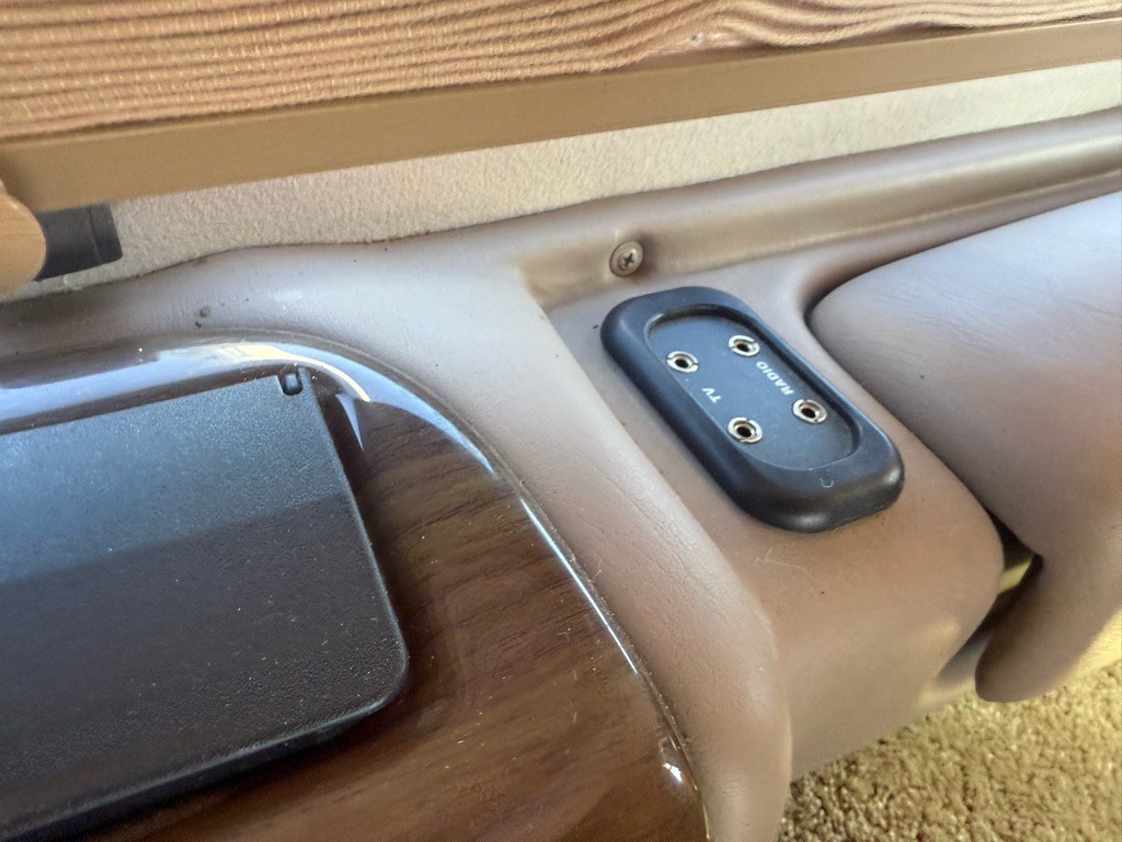 2001 Ford Econoline Image 28