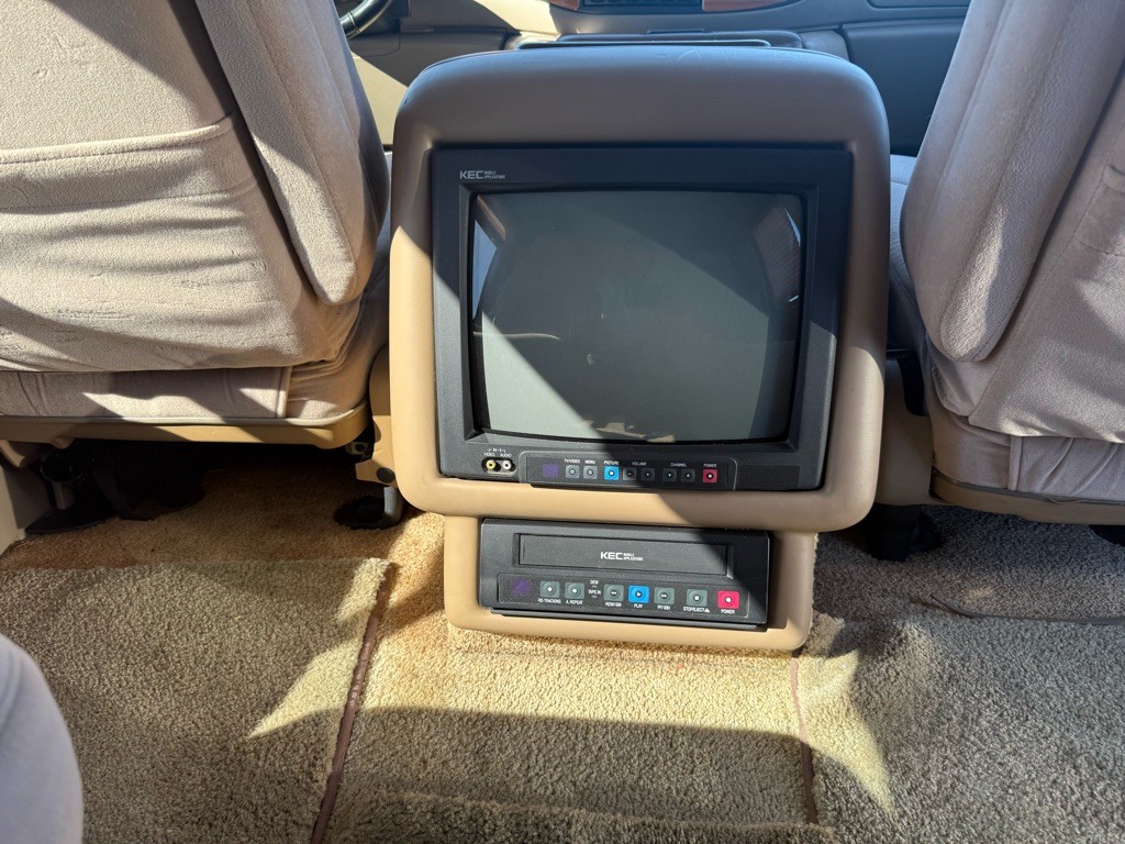 2001 Ford Econoline Image 30