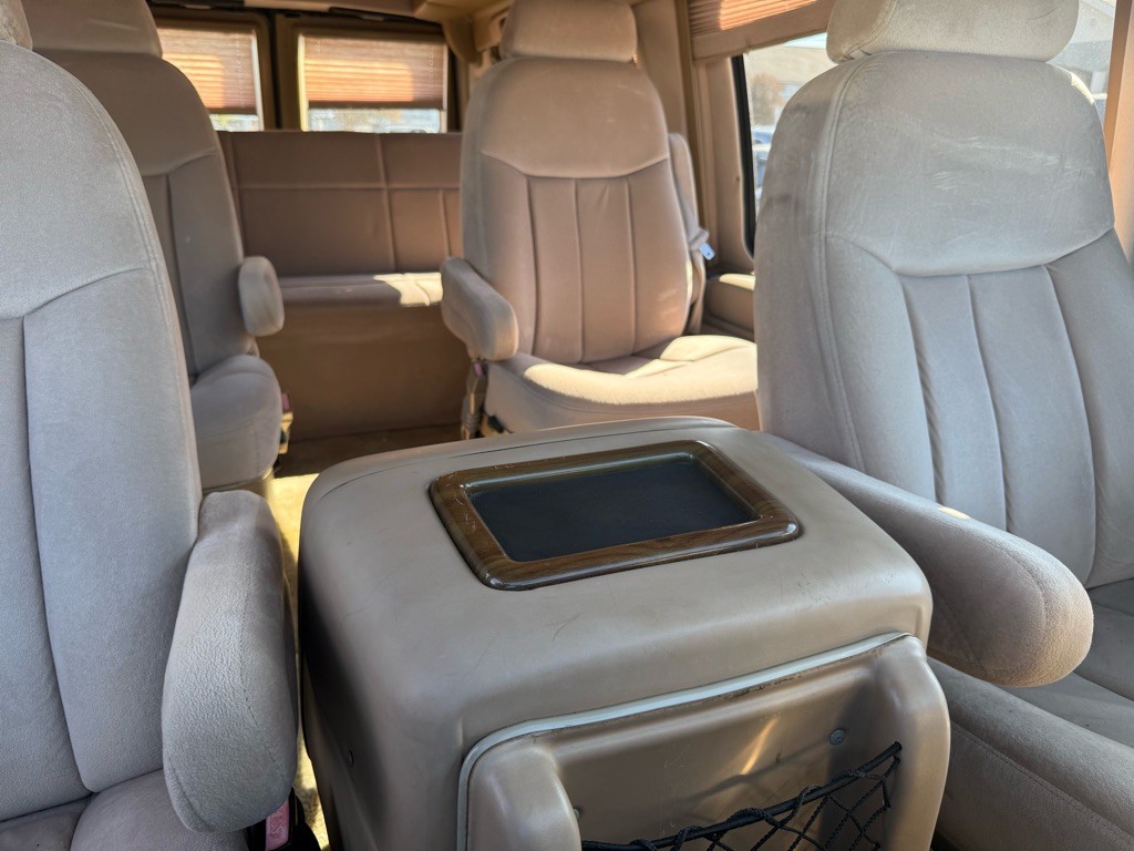 2001 Ford Econoline Image 37