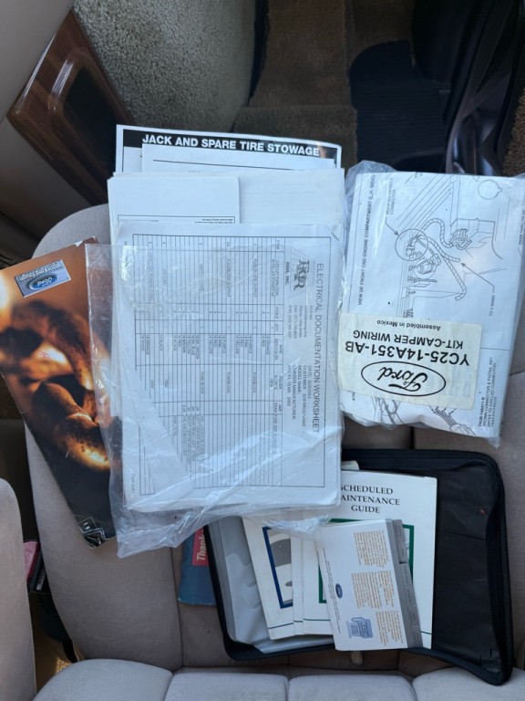 2001 Ford Econoline Image 39