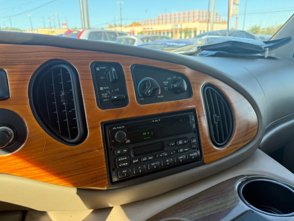 2001 Ford Econoline Image 45