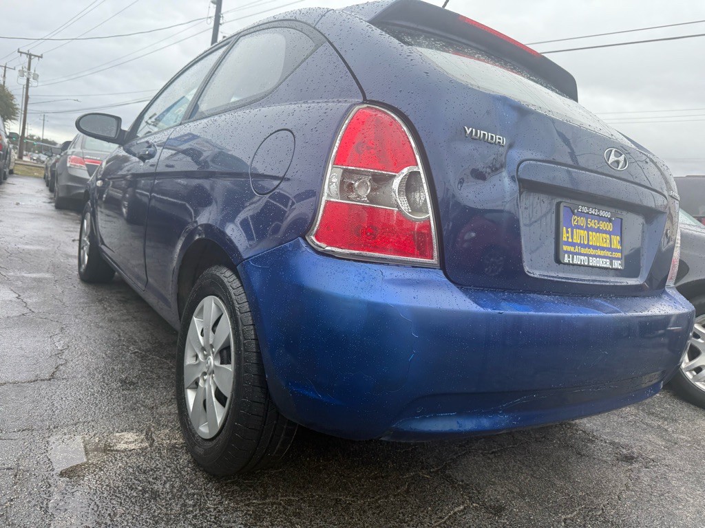 2008 Hyundai Accent Image 2