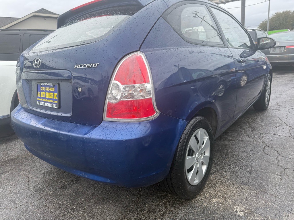 2008 Hyundai Accent Image 4